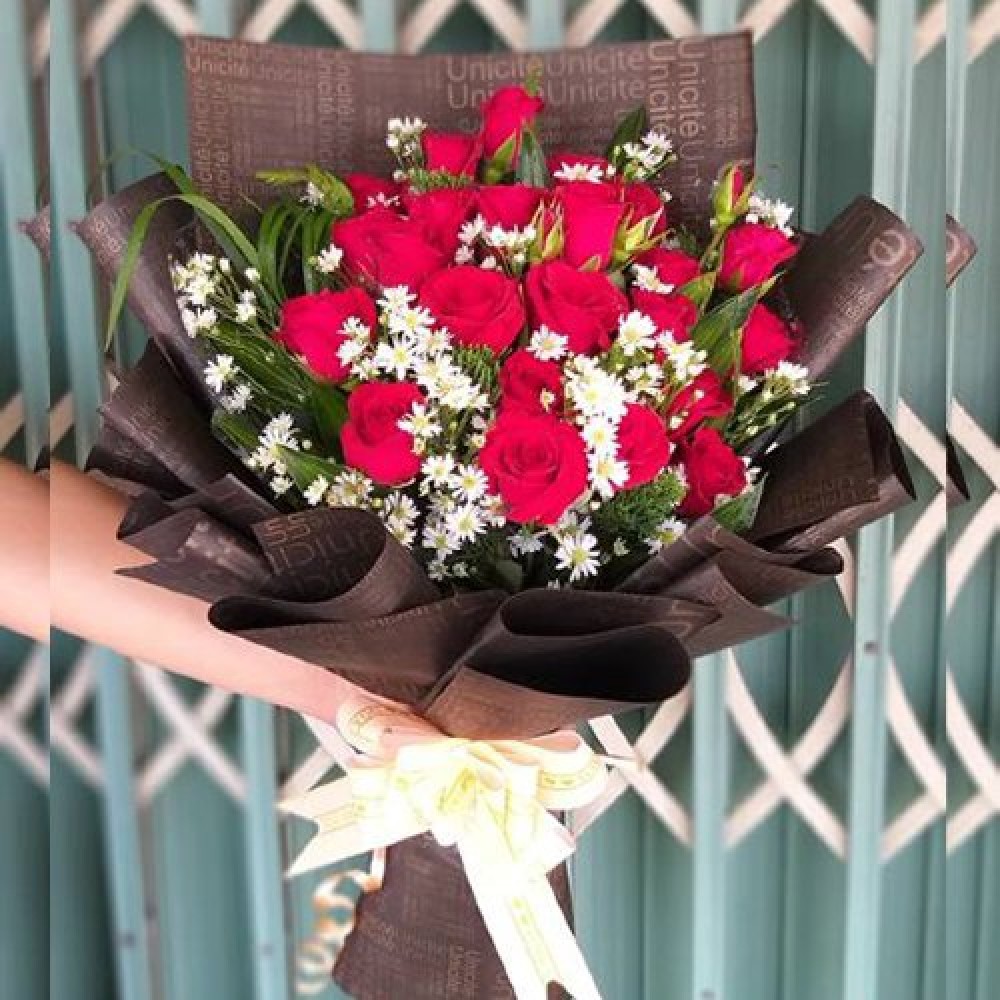 12 Red Roses Bouquet